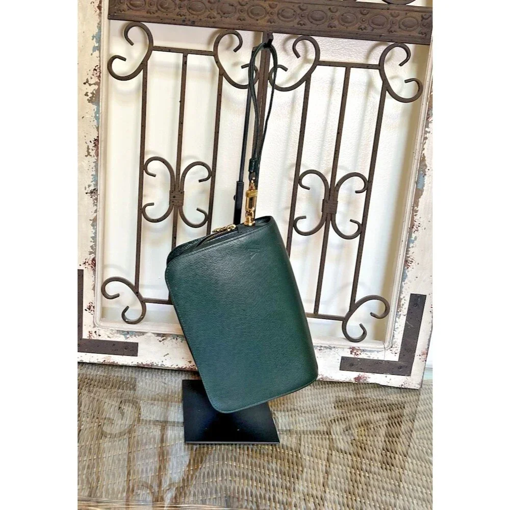 Vintage Louis Vuitton Taiga Baikal Clutch Bag VI0925 France February 1995 Unisex